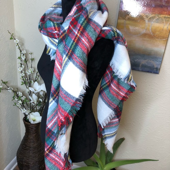 Multi Plaid Flannel Blanket Scarf Red Green Blue 100% Acrylic - Picture 7 of 11